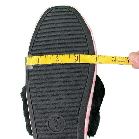 Victoria’s Secret Classic Pink and Black Faux Fur Close Toed Slippers - Picture 10 of 12